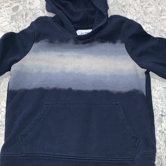 Like new, Old Navy blue hoody. Size 5T - Picture 3 of 4